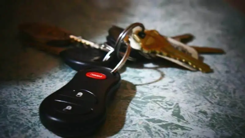 how to open jeep key fob