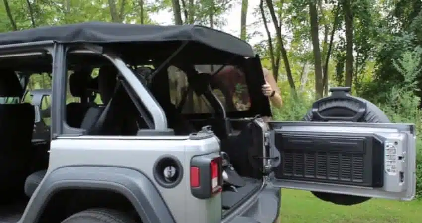 Can You Drive With a Jeep Back Window Open